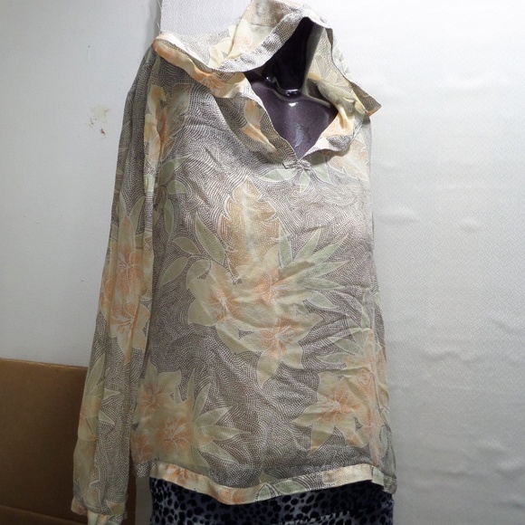 Tommy Bahama Tops - 81 Tommy Bahama Rare 100% Silk 2 Piece Top